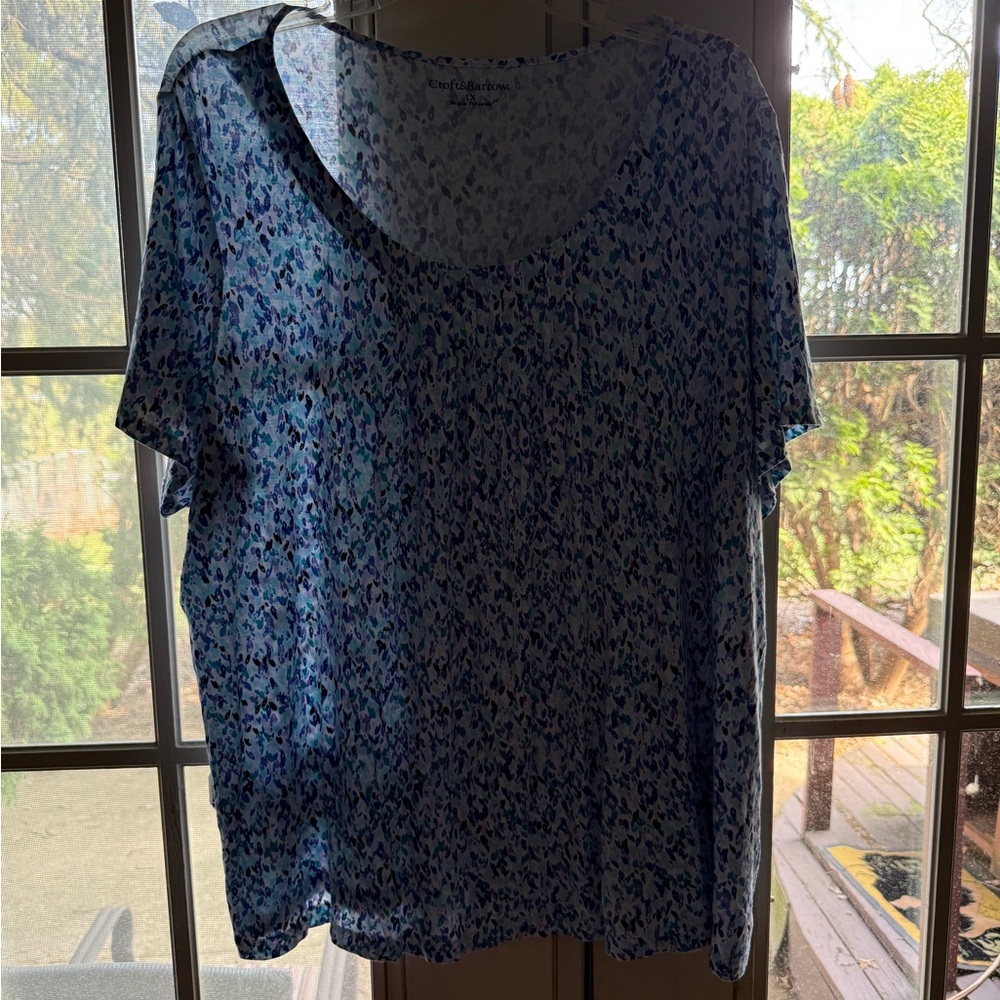 croft & barrow blue floral short-sleeve scoop neck blouse